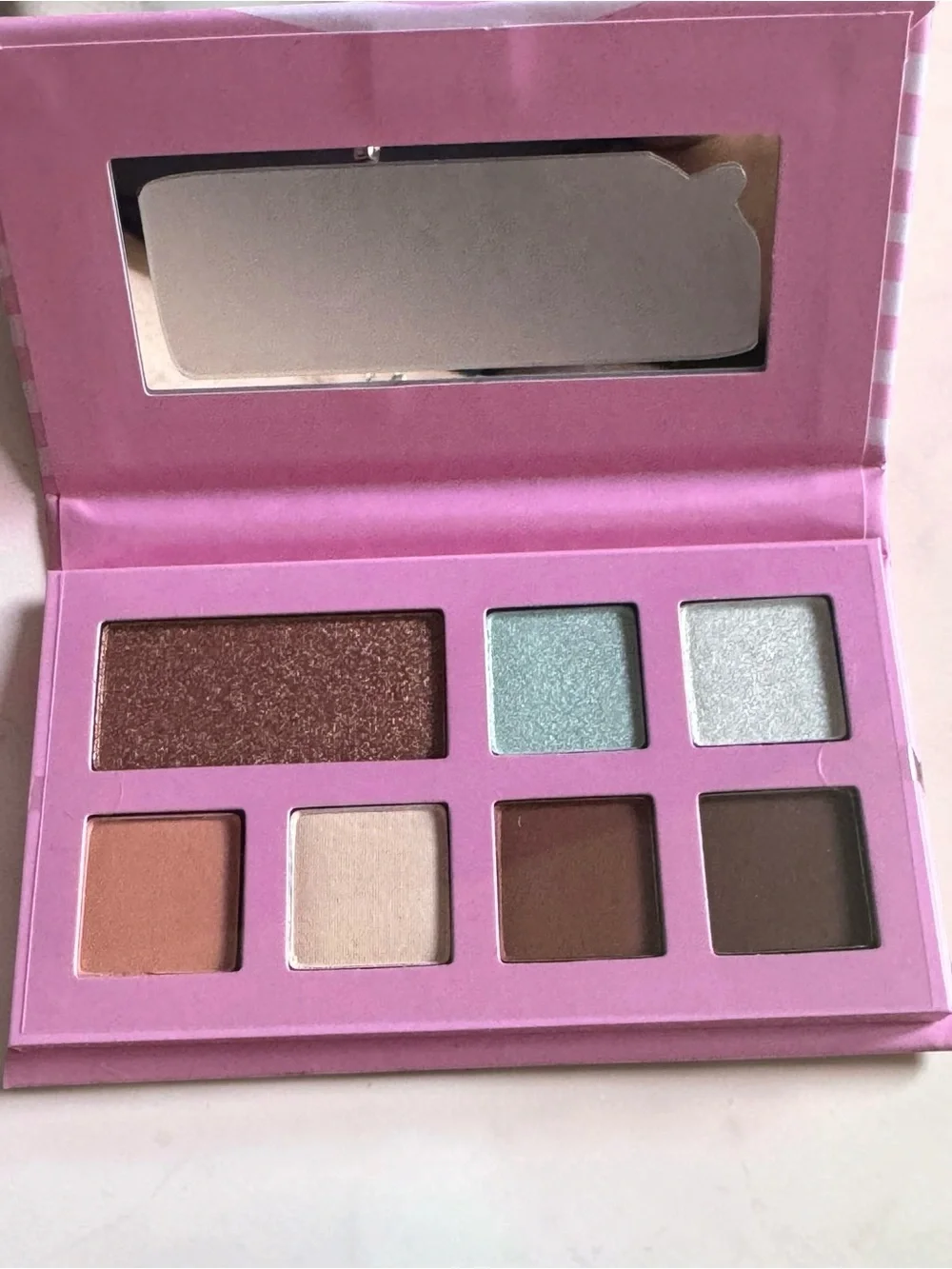 RealHer portable eyeshadow